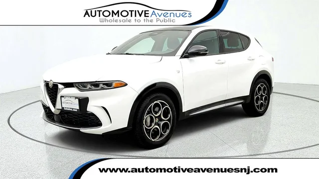 2024 Alfa Romeo Tonale Ti EAWD w/ Power Moonroof & 33-Mile EV Range