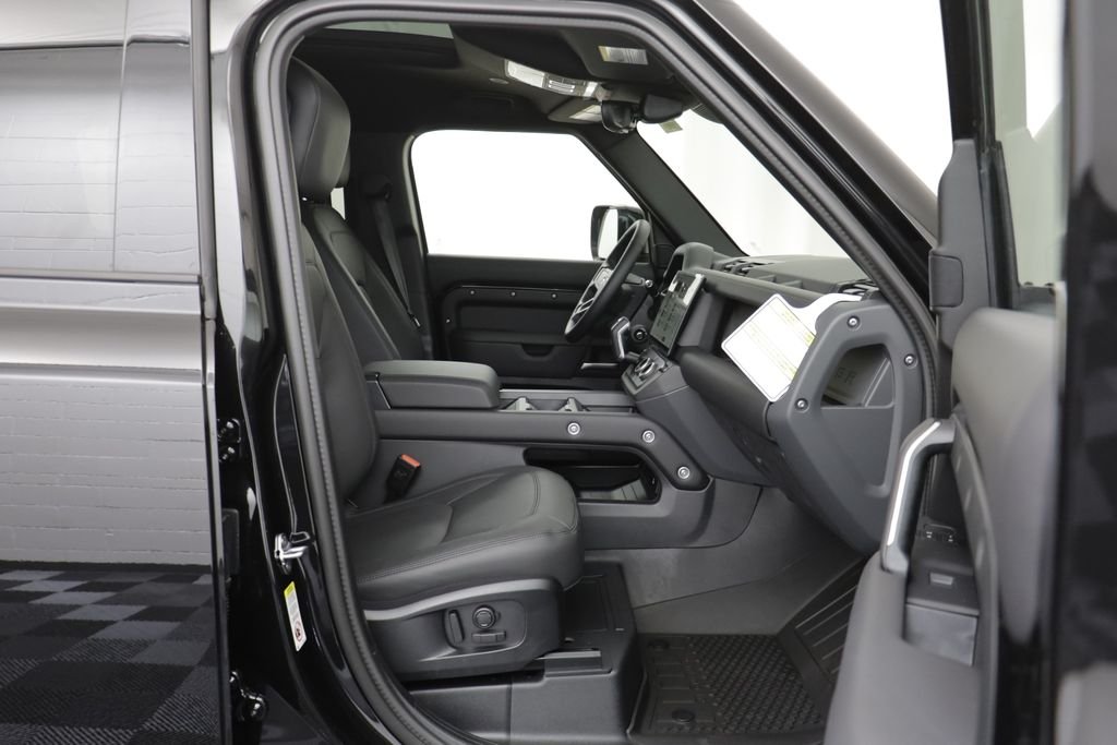 New 2026 Santorini Black LAND ROVER X-Dynamic SE image 19