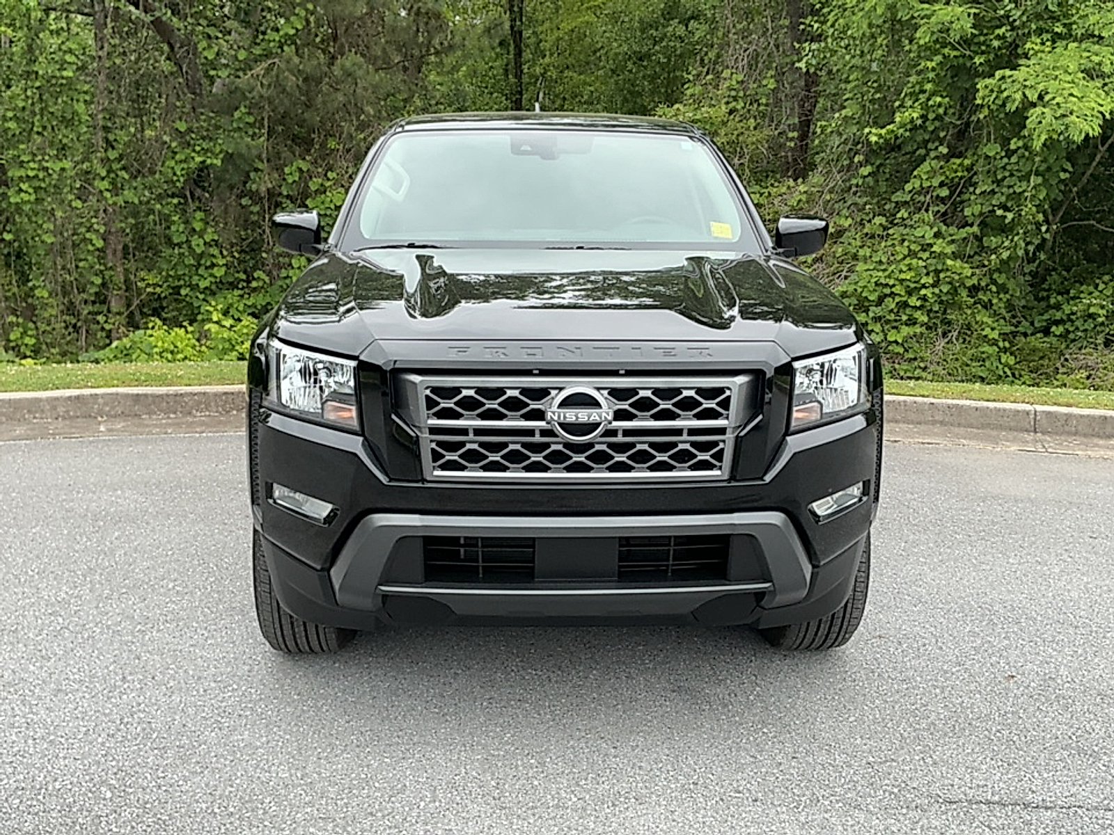 Used 2023 Super Black Nissan Crew Cab SV 4x2 image 17