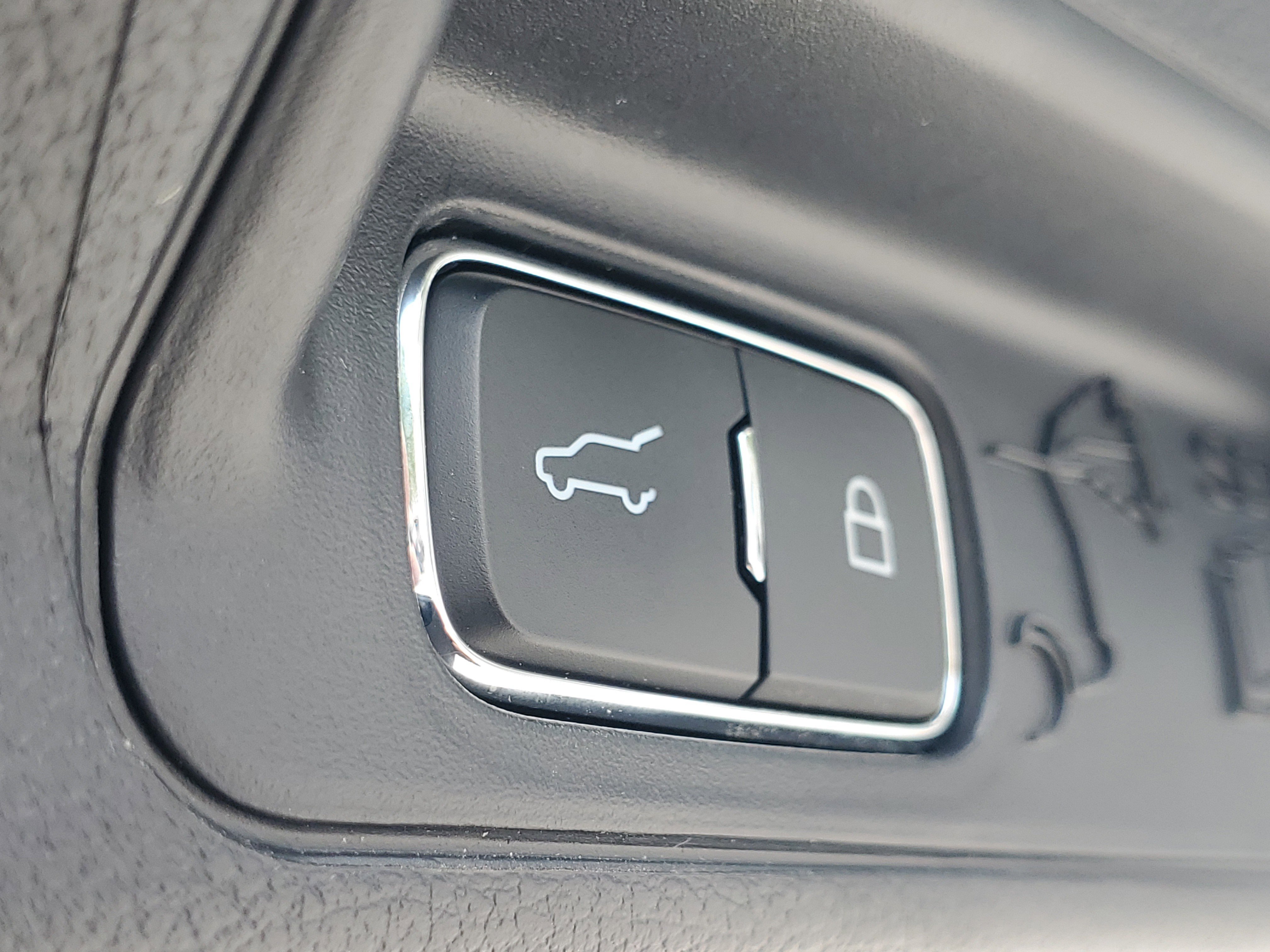 Used 2025 Vapor Blue Ford Active image 10