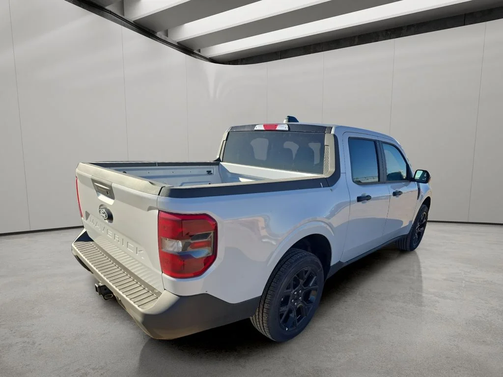 New 2026 Space White Metallic Ford XLT image 5