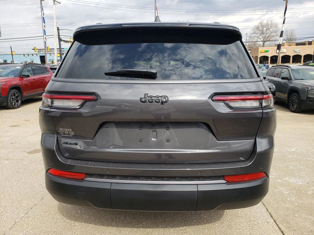 New 2026 Baltic Gray Metallic Clear-Coat Exterior Paint Jeep Laredo Altitude image 4