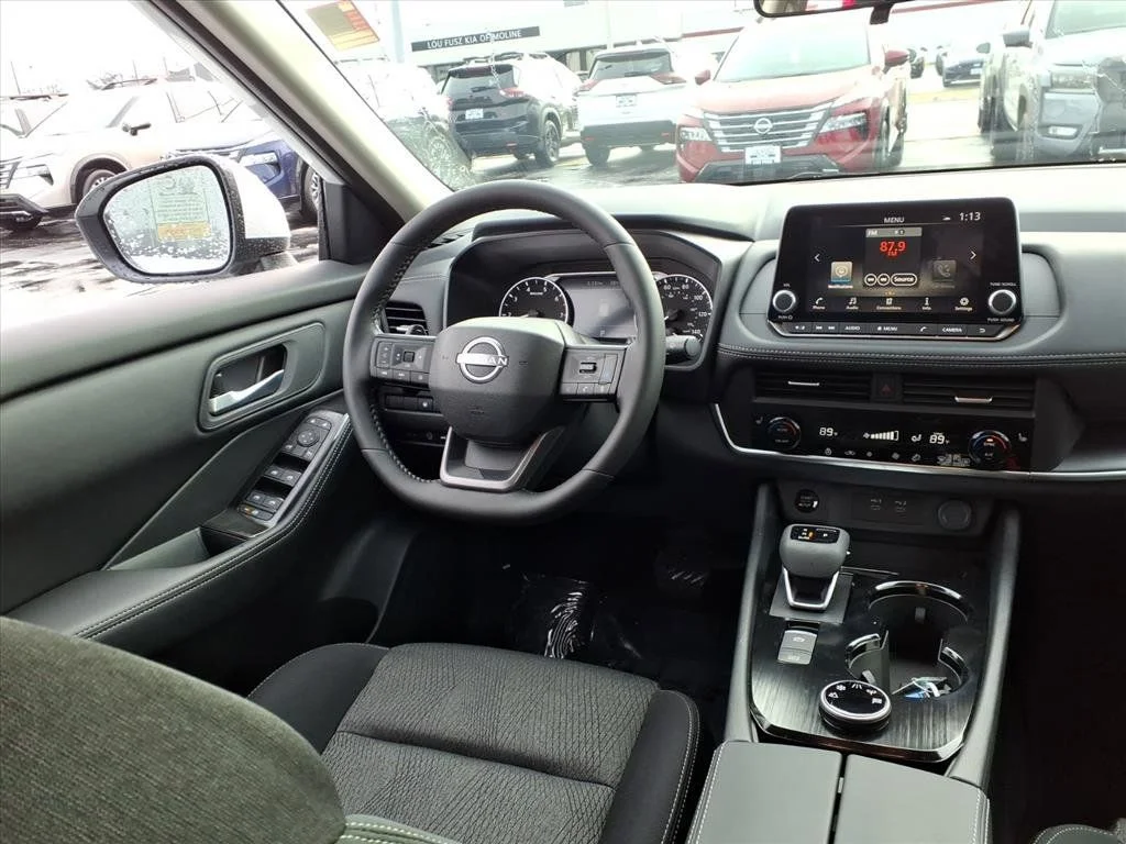 2026 Nissan Rogue SV - Photo 11