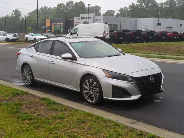 Used 2023 Silver Nissan 2.5 SL image 15