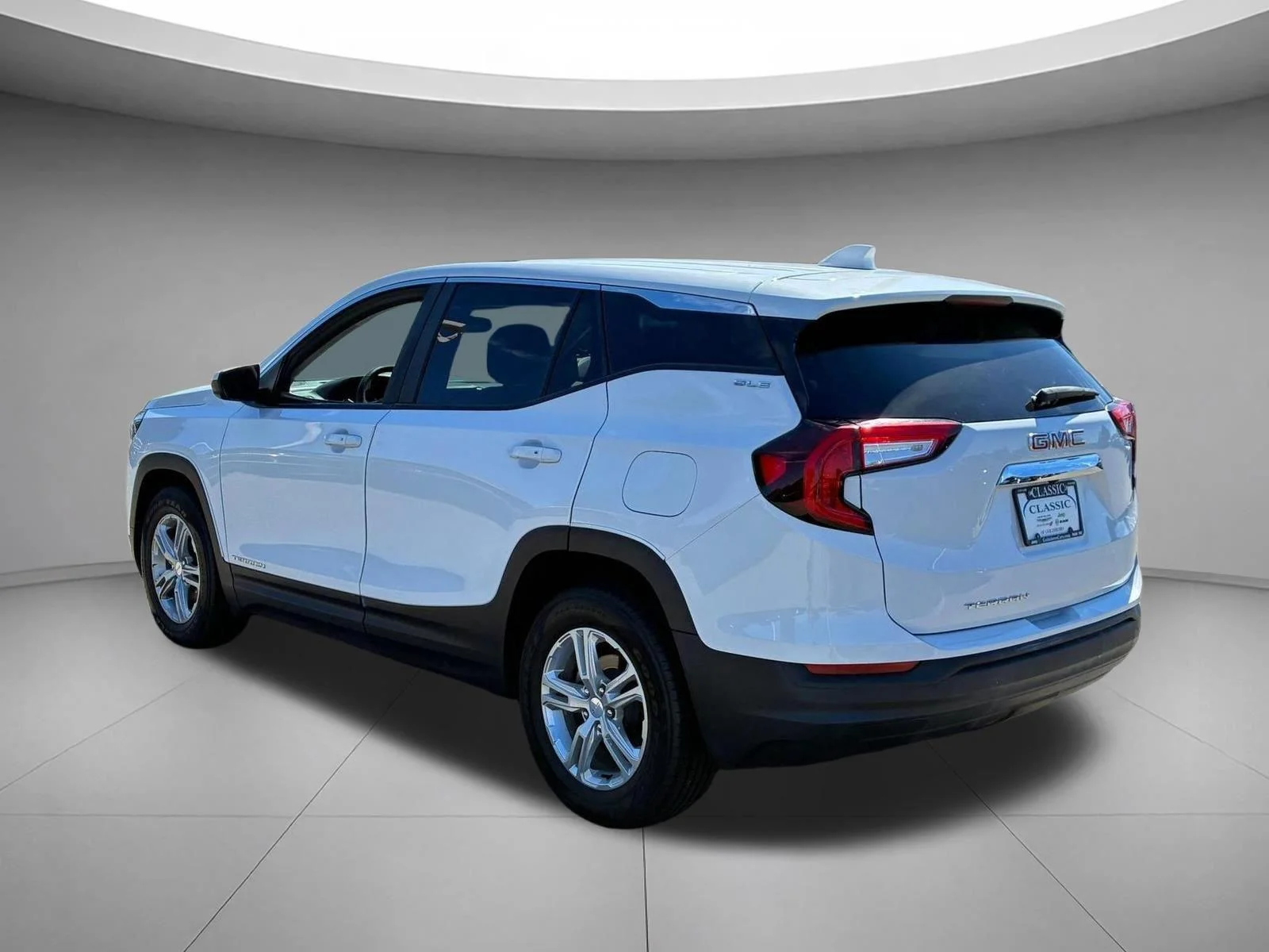 Used 2023 Summit White GMC SLE image 8