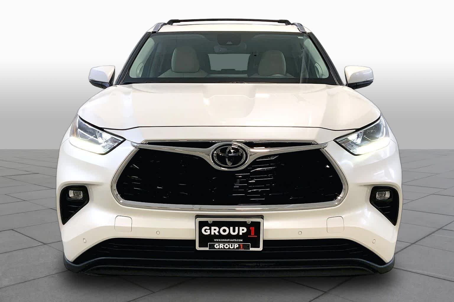 Used 2021 Blizzard Pearl Toyota Limited image 3