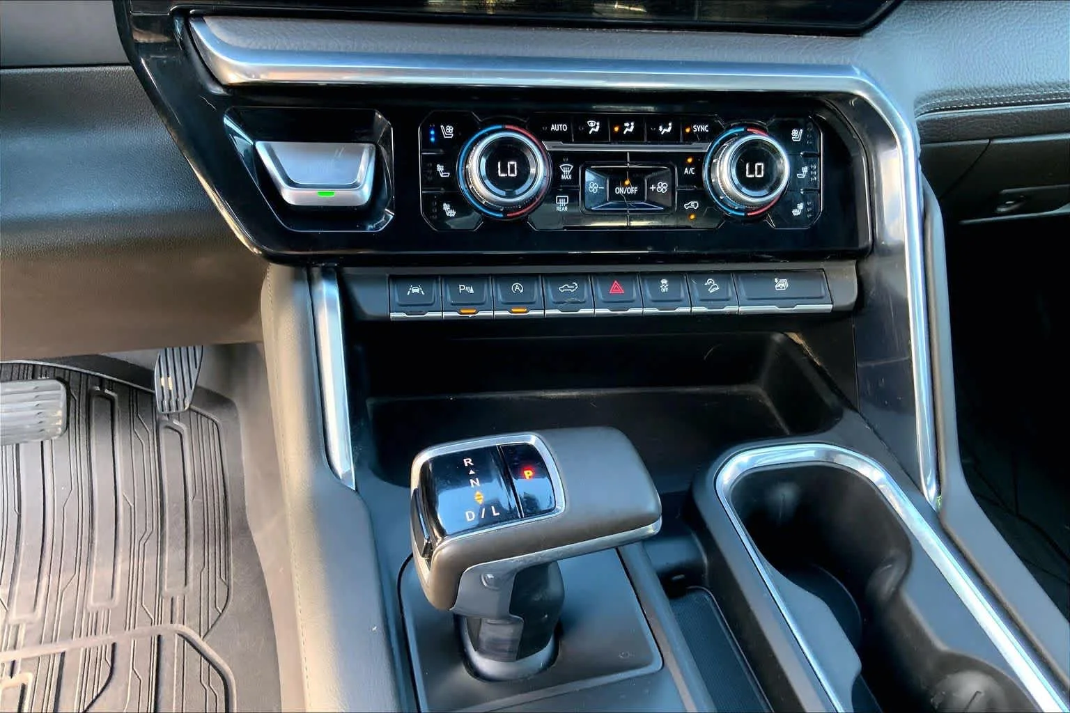Used 2024 Sterling Metallic GMC Denali image 31