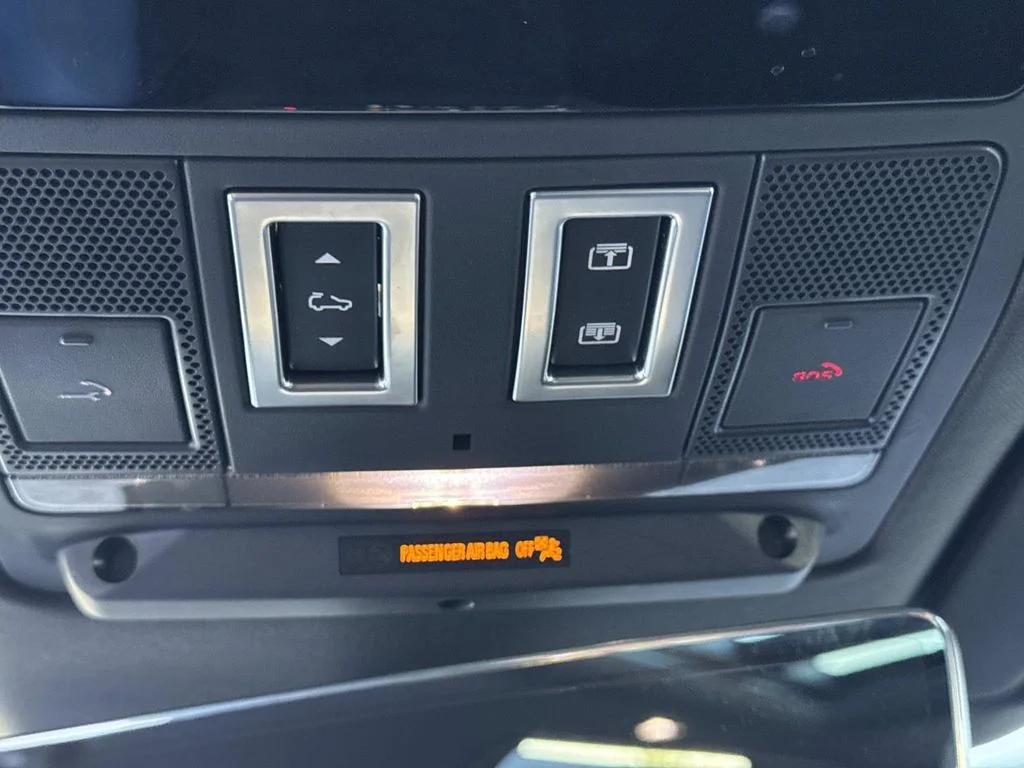 2023 Land Rover Defender X - Photo 18