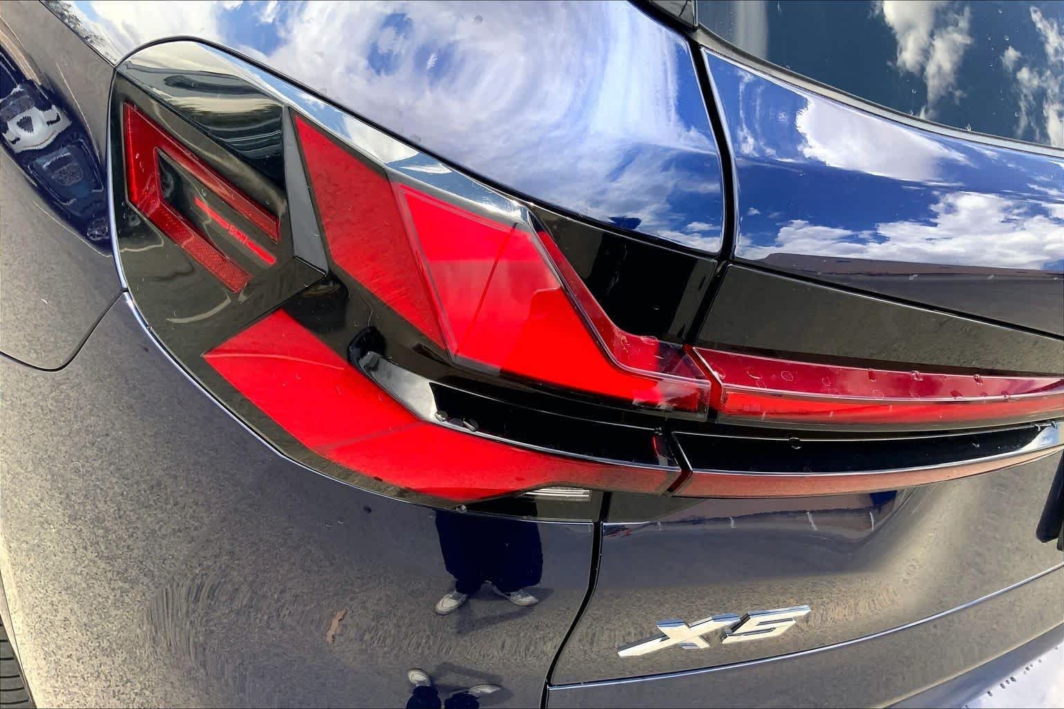 Used 2024 Tanzanite Blue II Metallic BMW xDrive40i image 28