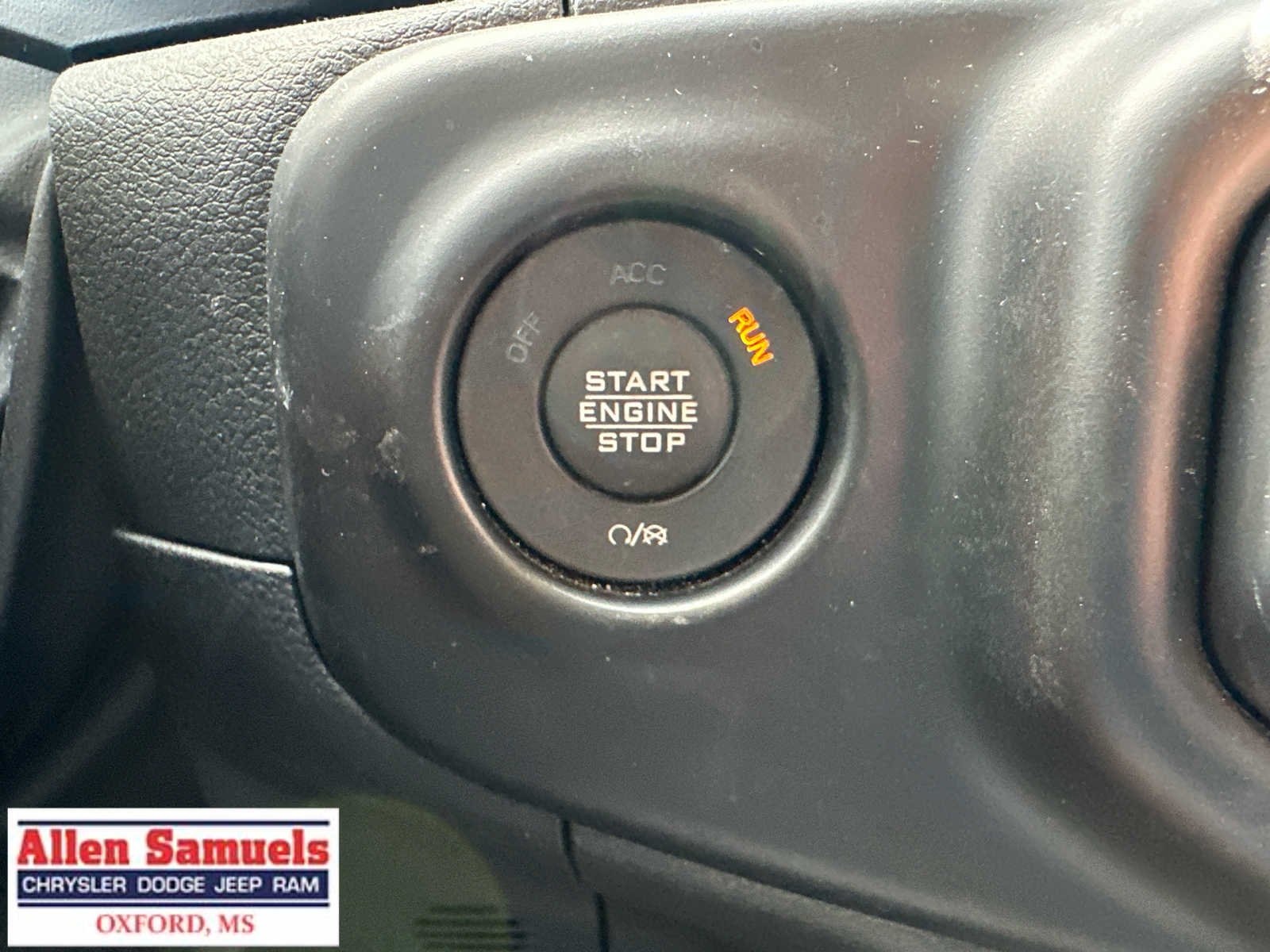 Used 2022 High Velocity Clearcoat Jeep Unlimited Sahara image 17