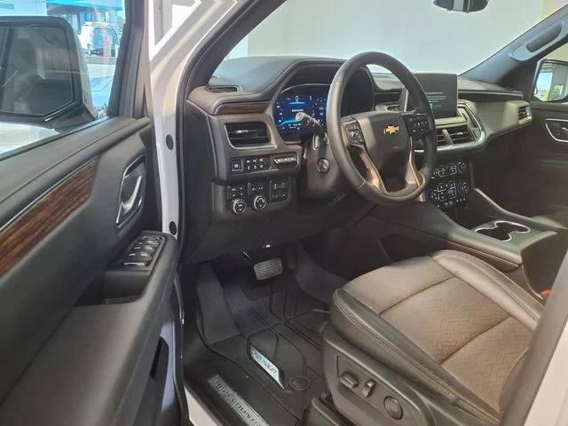 Used 2024 Pearl Chevrolet High Country image 8