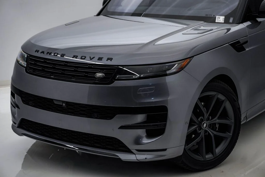 Used 2023 Eiger Gray Metallic Land Rover SE Dynamic image 4