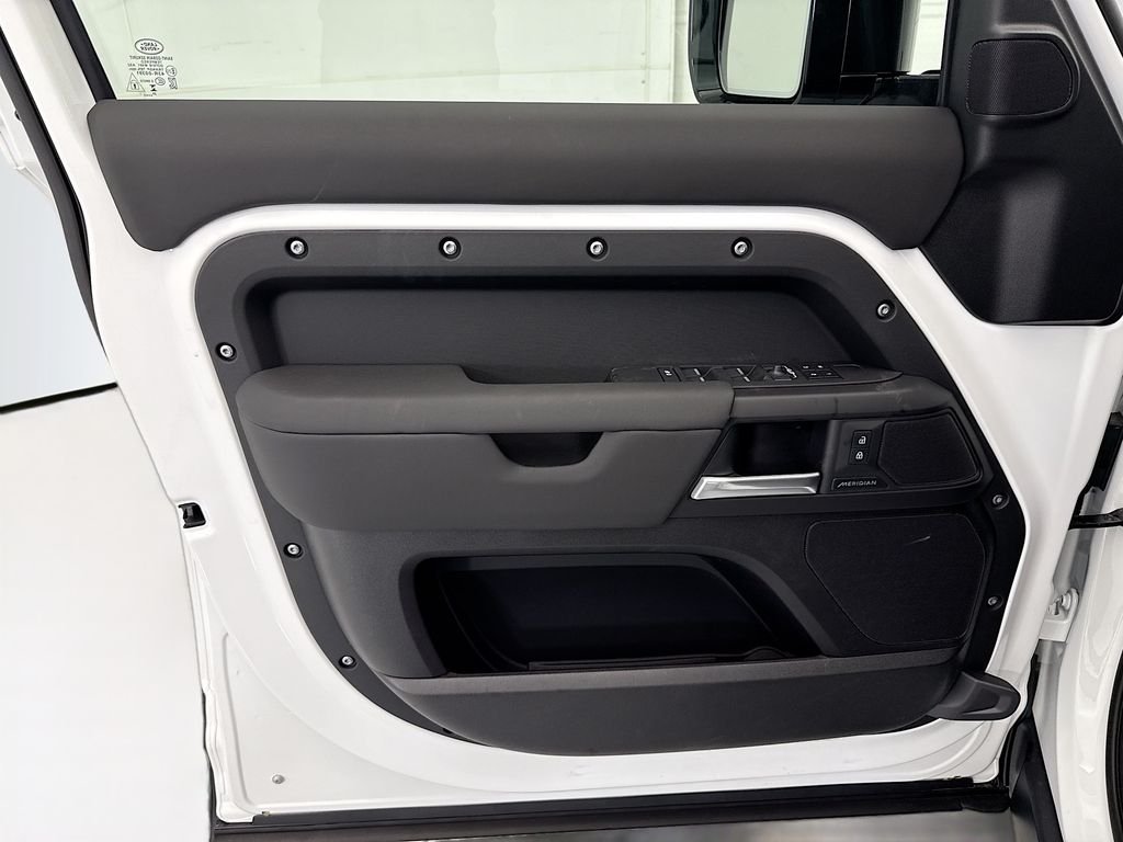 Used 2026 Fuji White Land Rover S image 25