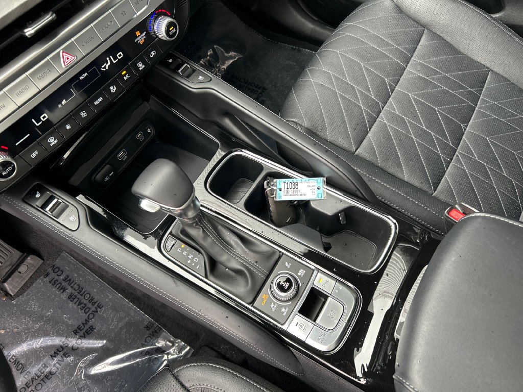 Used 2023 White Kia EX X-Line image 21