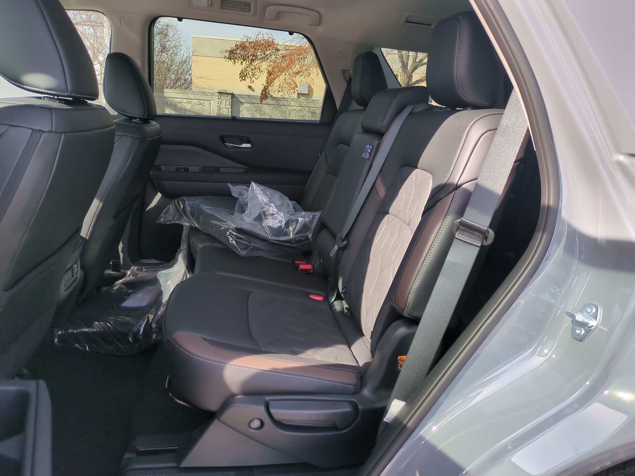 New 2026 Boulder Gray Pearl/Super Black Nissan Platinum image 14
