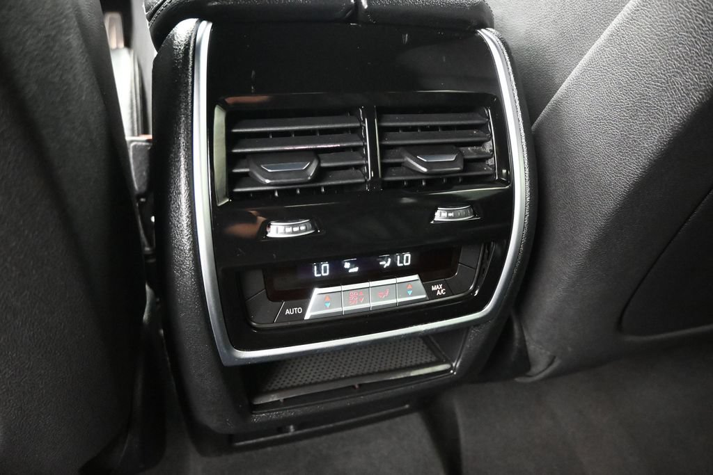 Used 2020 Black BMW xDrive40i image 15