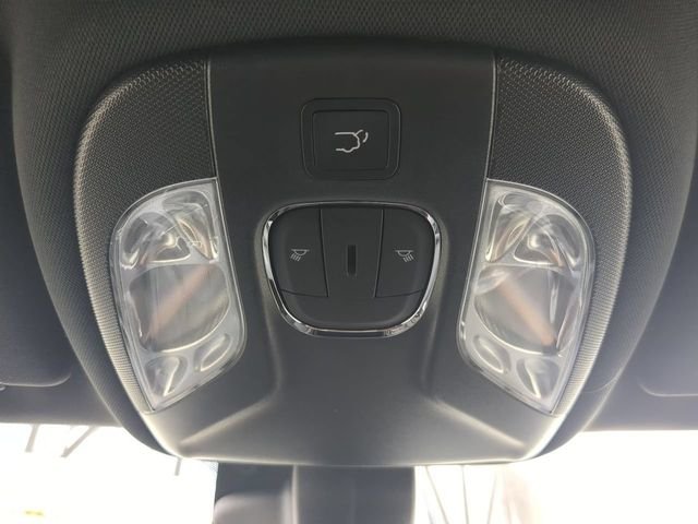 New 2026 Bright White Clearcoat Jeep Latitude image 24
