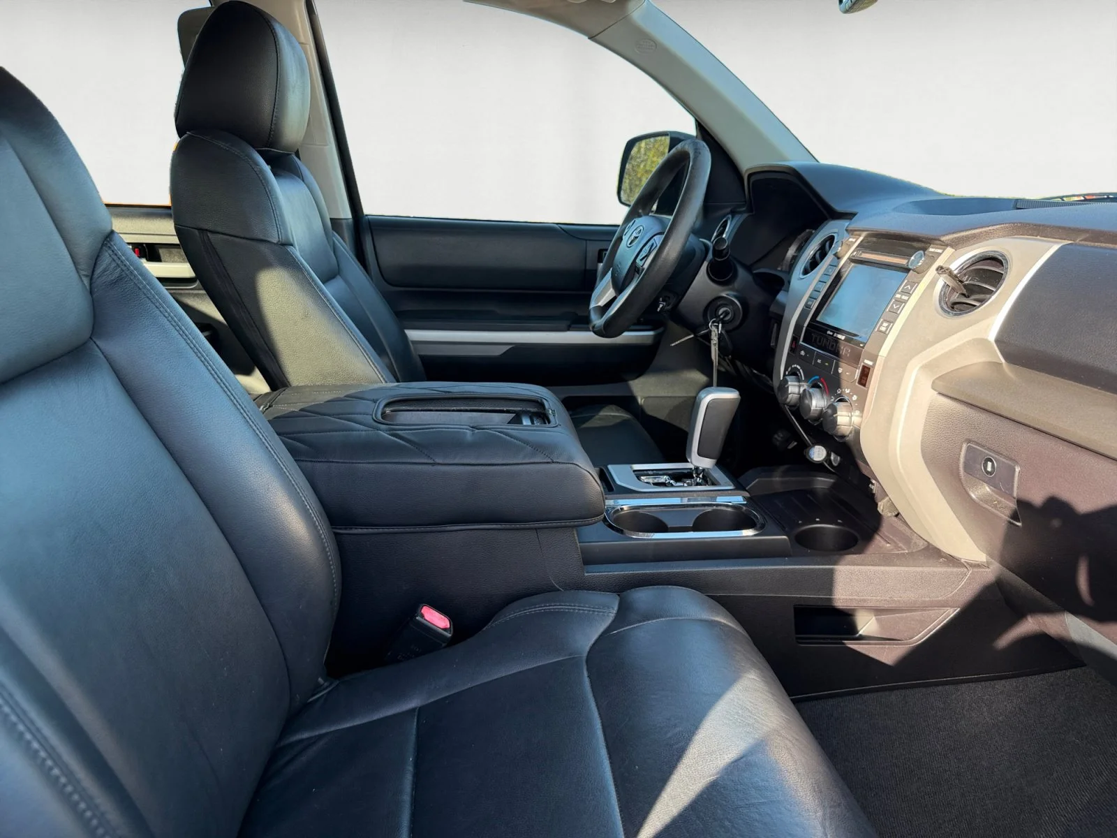 Used 2016 Black Toyota SR5 image 15