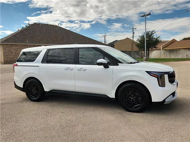 Used 2025 Snow White Pearl - SWP KIA LXS Passenger image 4