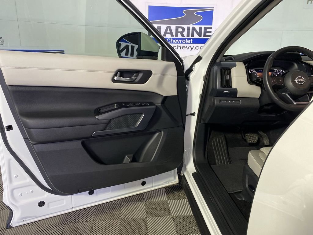 Used 2024 White Nissan SL image 29