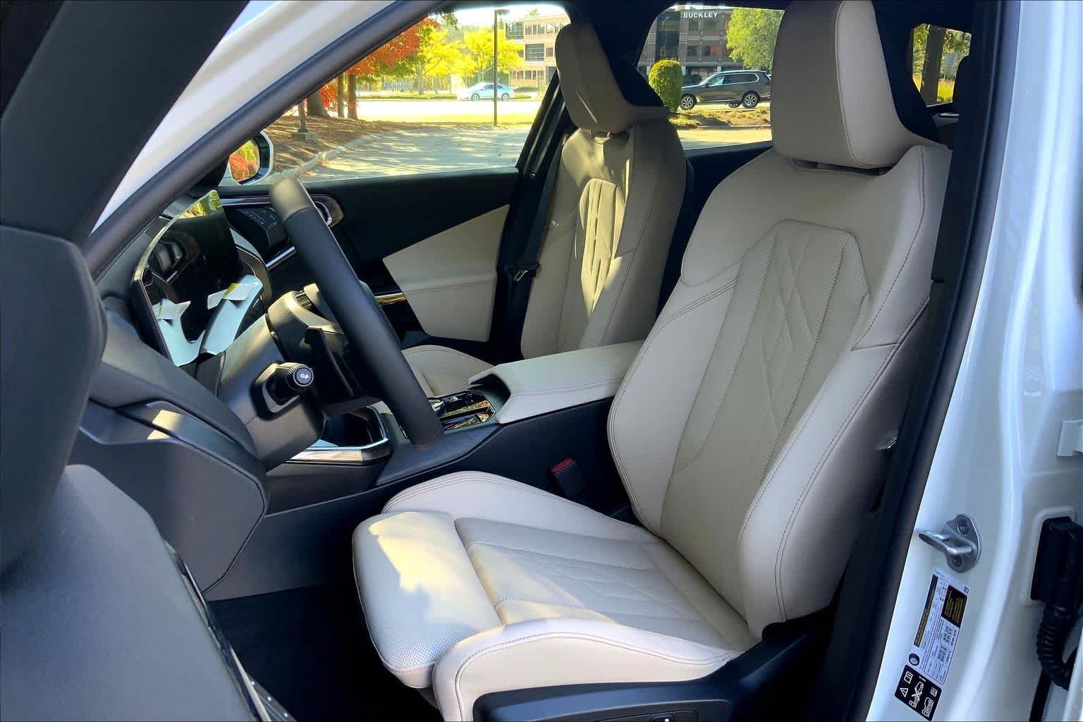 Used 2026 Mineral White Metallic BMW 30 xDrive image 9