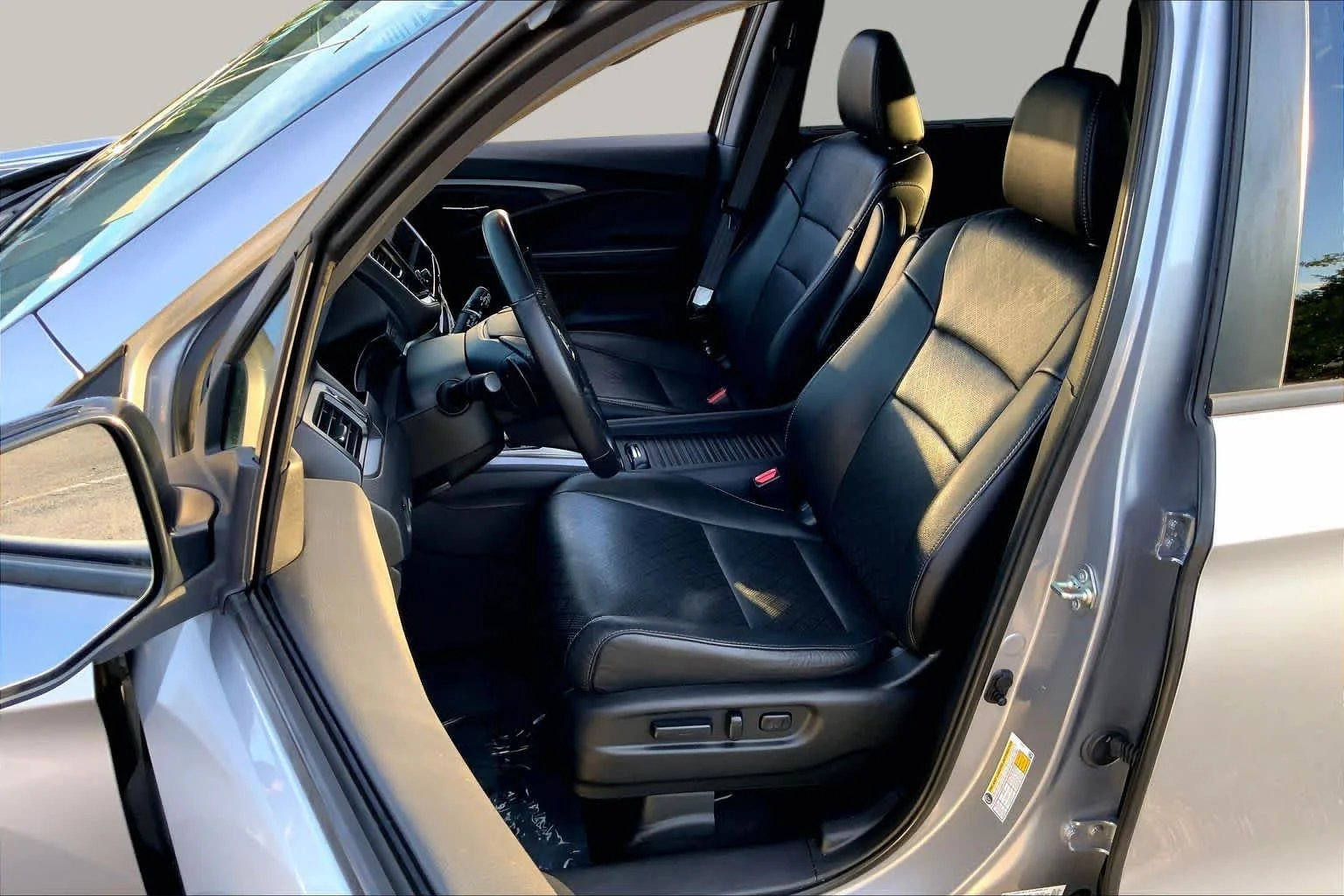 Certified Used 2019 Lunar Silver Metallic Honda EX-L image 14