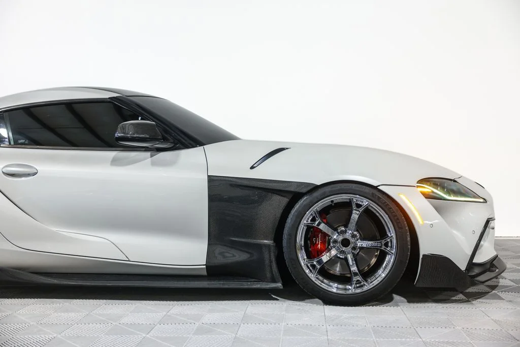 Used 2022 White Toyota 3.0 image 5