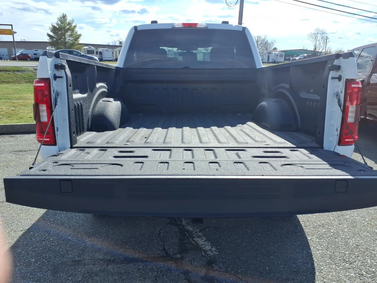 Used 2022 Oxford White Ford XLT image 9