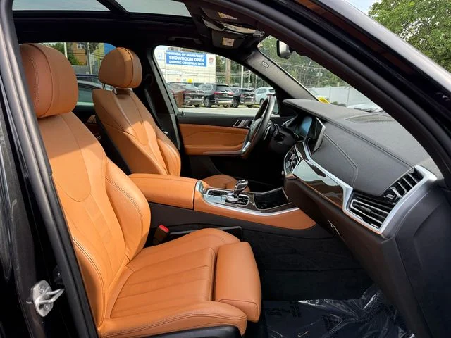 Used 2022 Black Sapphire Metallic BMW xDrive40i image 29