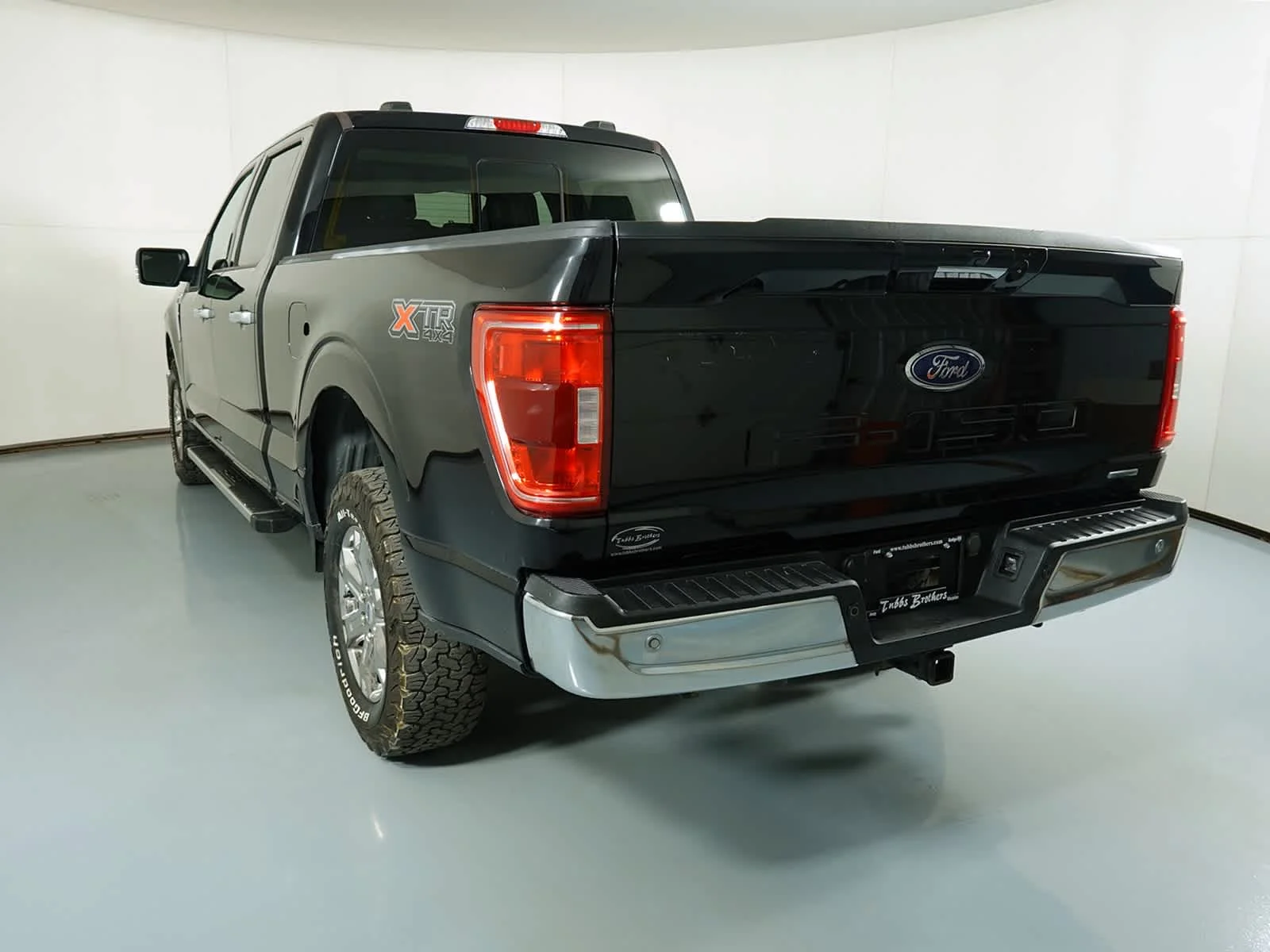 Used 2023 Agate Black Metallic Ford XLT image 5