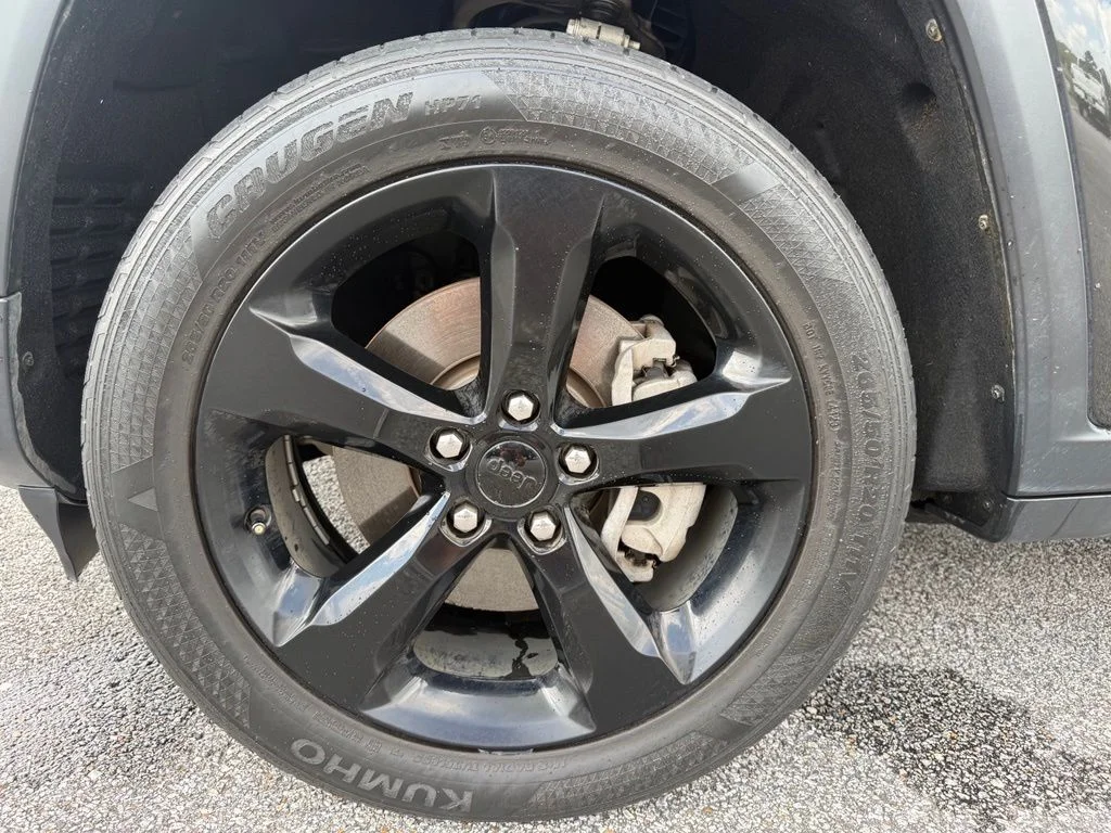 Used 2022 Gray Jeep Limited image 24
