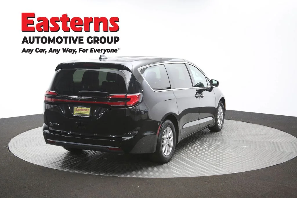 Used 2023 Black Chrysler Touring L image 40