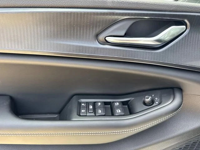New 2026 White Jeep Laredo X image 21