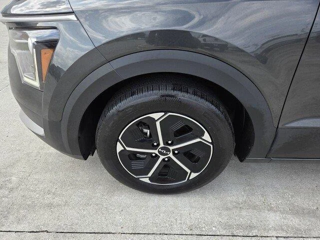 Used 2025 Interstellar Gray Kia LX image 11
