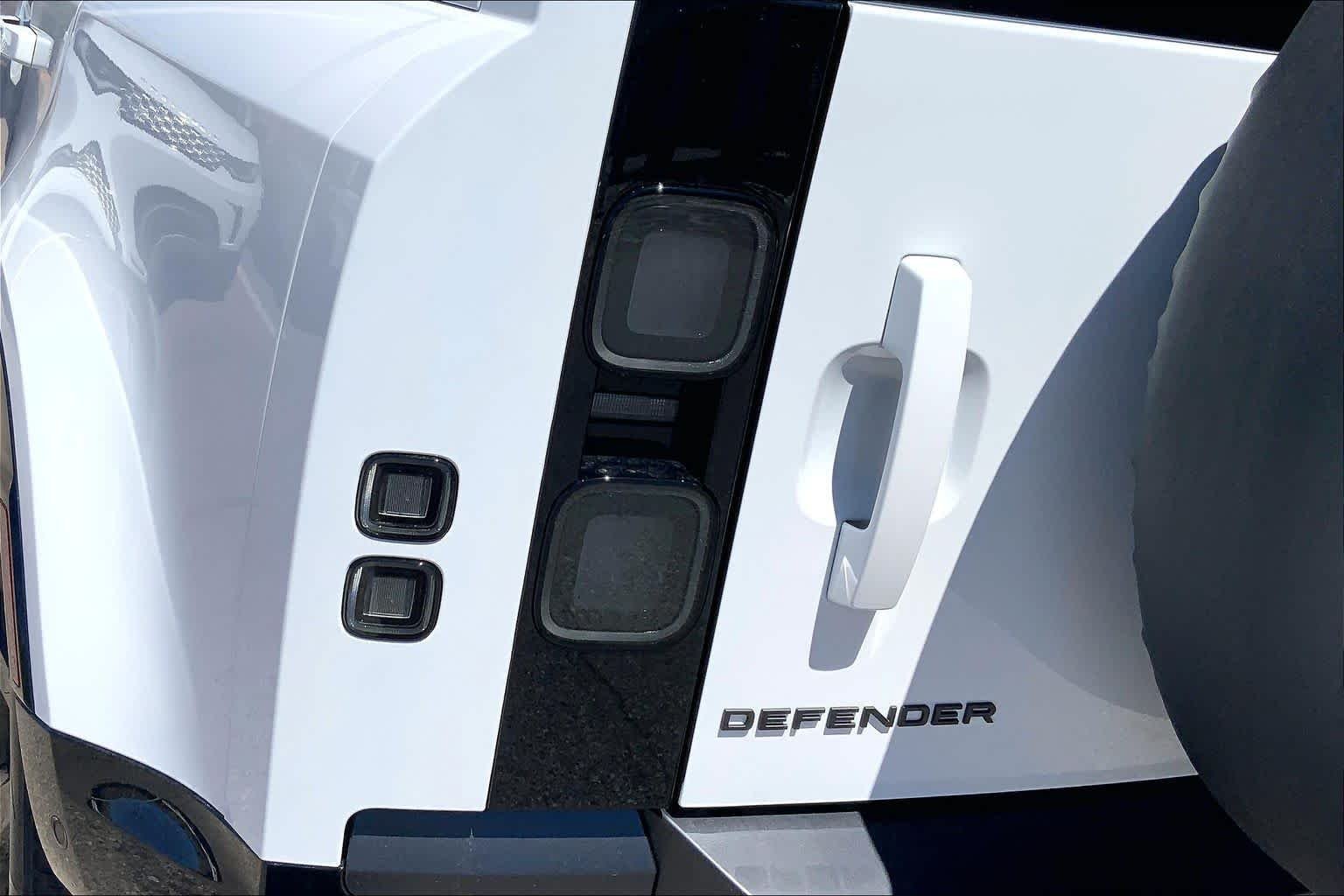 New 2026 Fuji White Land Rover X-Dynamic SE image 14