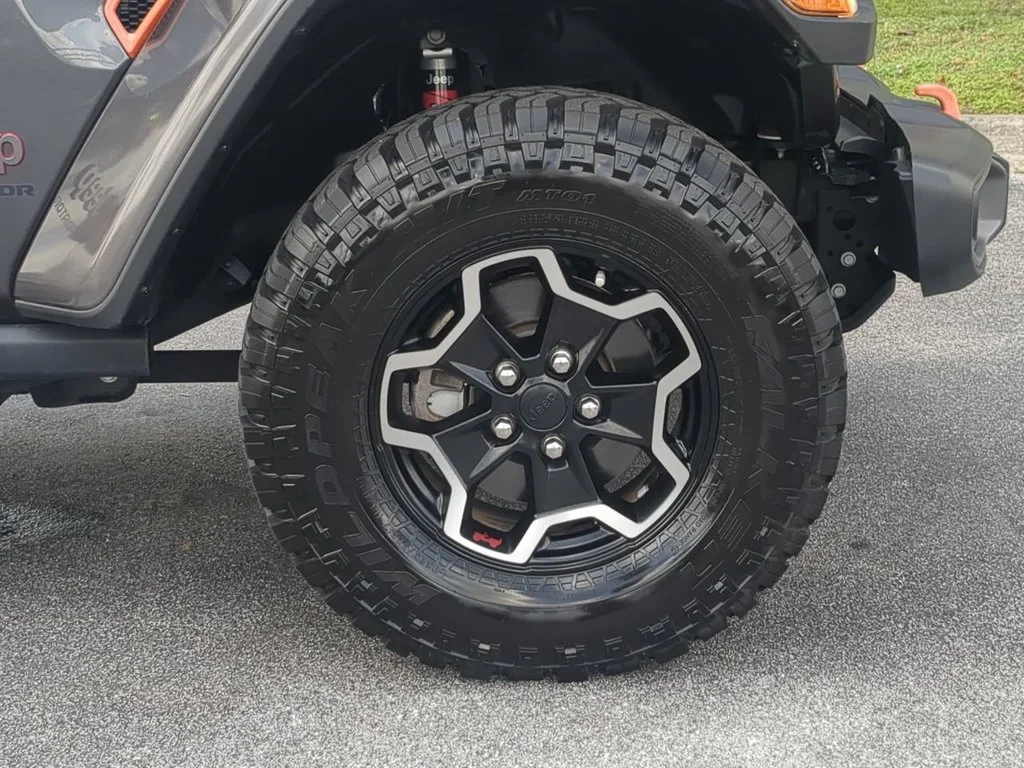 Used 2021 Gray Jeep Rubicon image 11