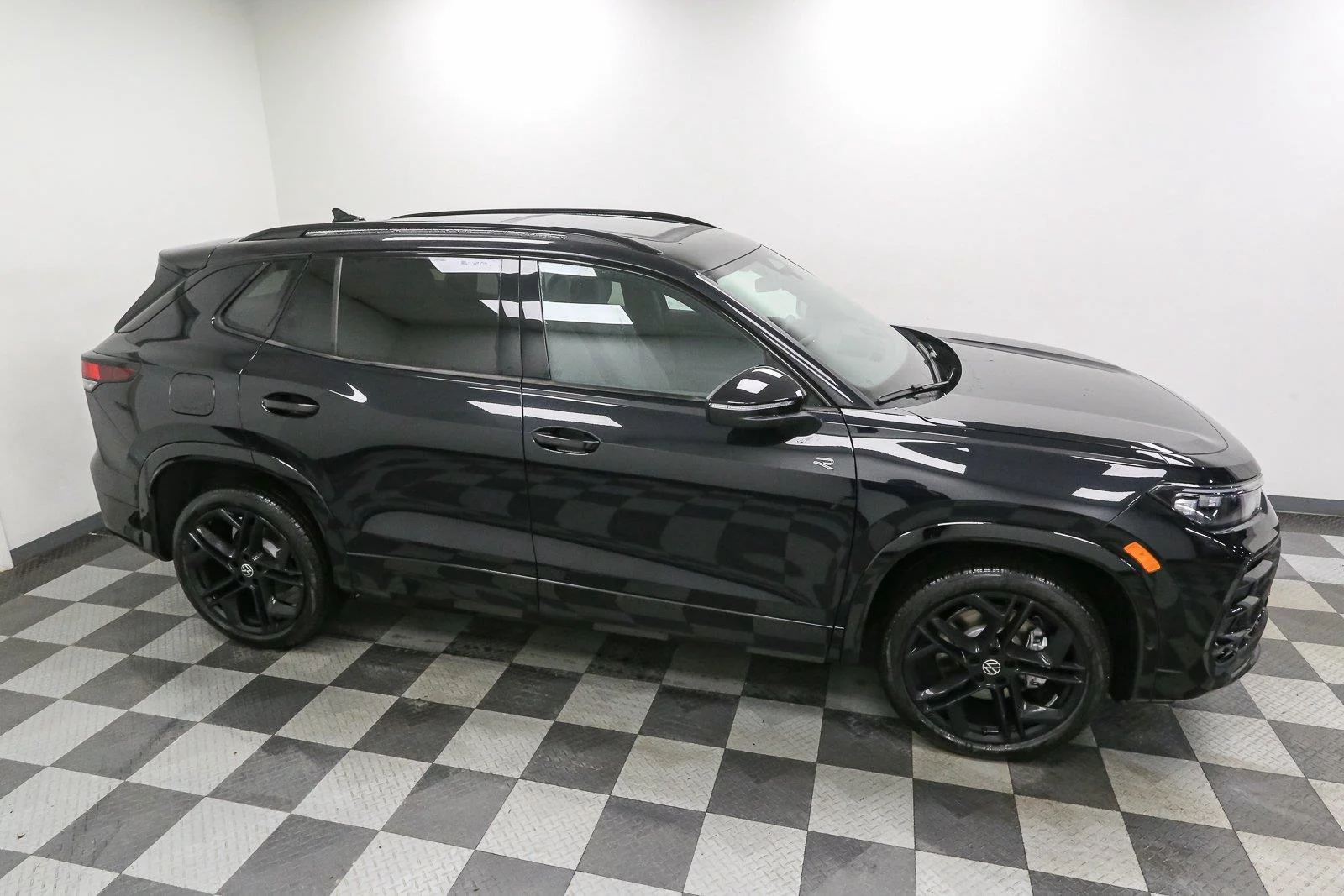New 2026 Deep Black Pearl Volkswagen SE R-Line Black image 5