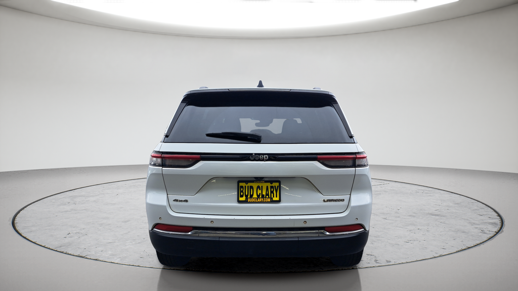 Used 2023 White Jeep Laredo image 4