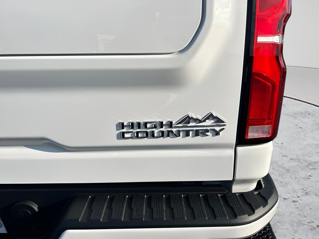 New 2026 Summit White Chevrolet High Country image 25