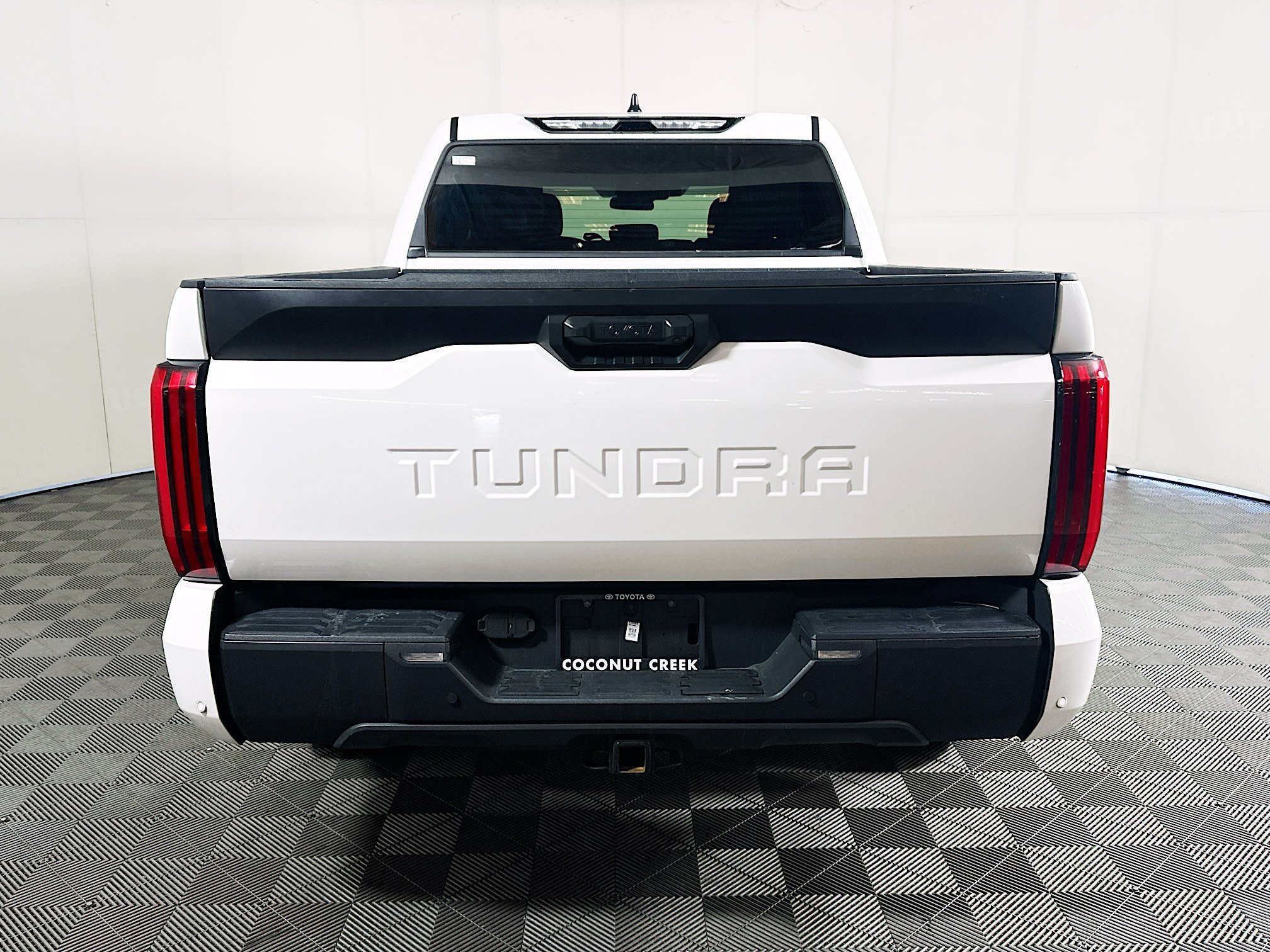 Used 2025 Ice Toyota SR5 image 4