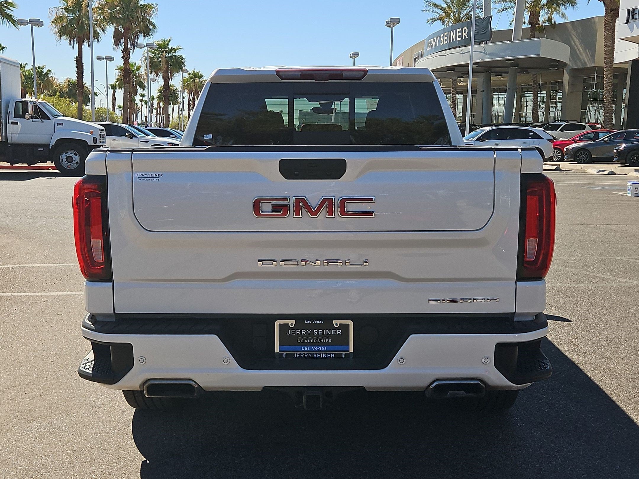 Used 2020 White Frost Tricoat GMC Denali image 5