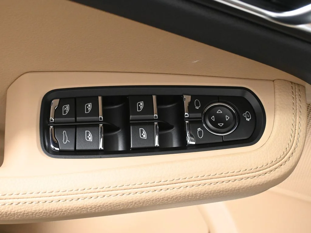 2026 Porsche Macan T - Photo 34