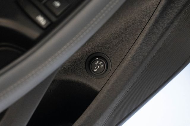 Used 2020 White Buick Essence image 15