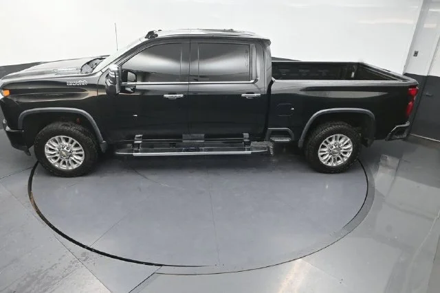 Used 2020 Black Chevrolet High Country image 26