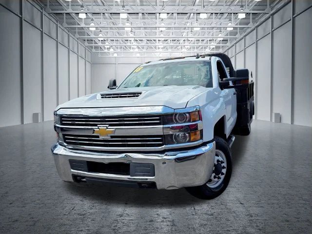 Used 2018 White Chevrolet Flat Bed image 4