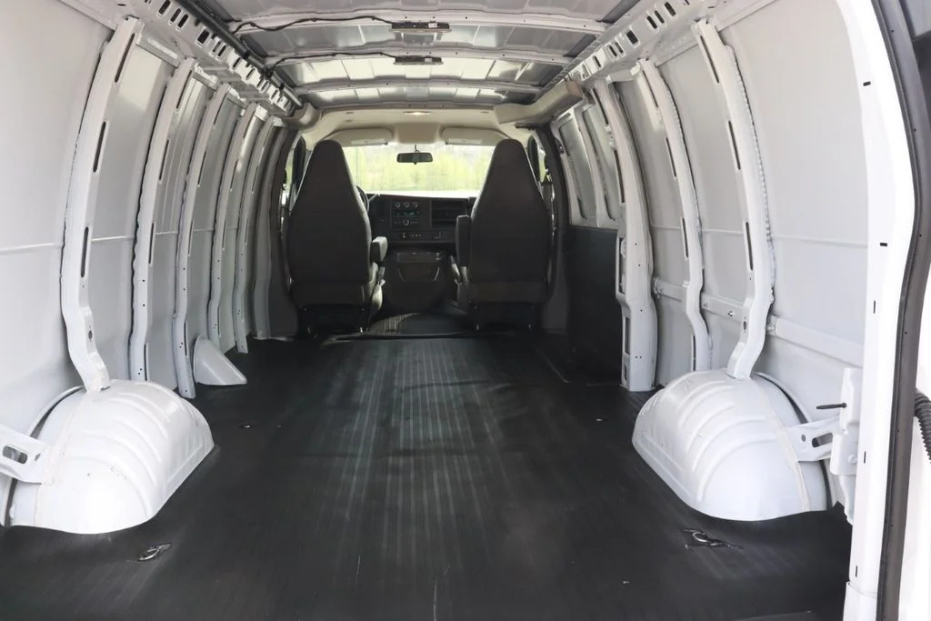 Used 2025 Summit White Chevrolet EXT image 27