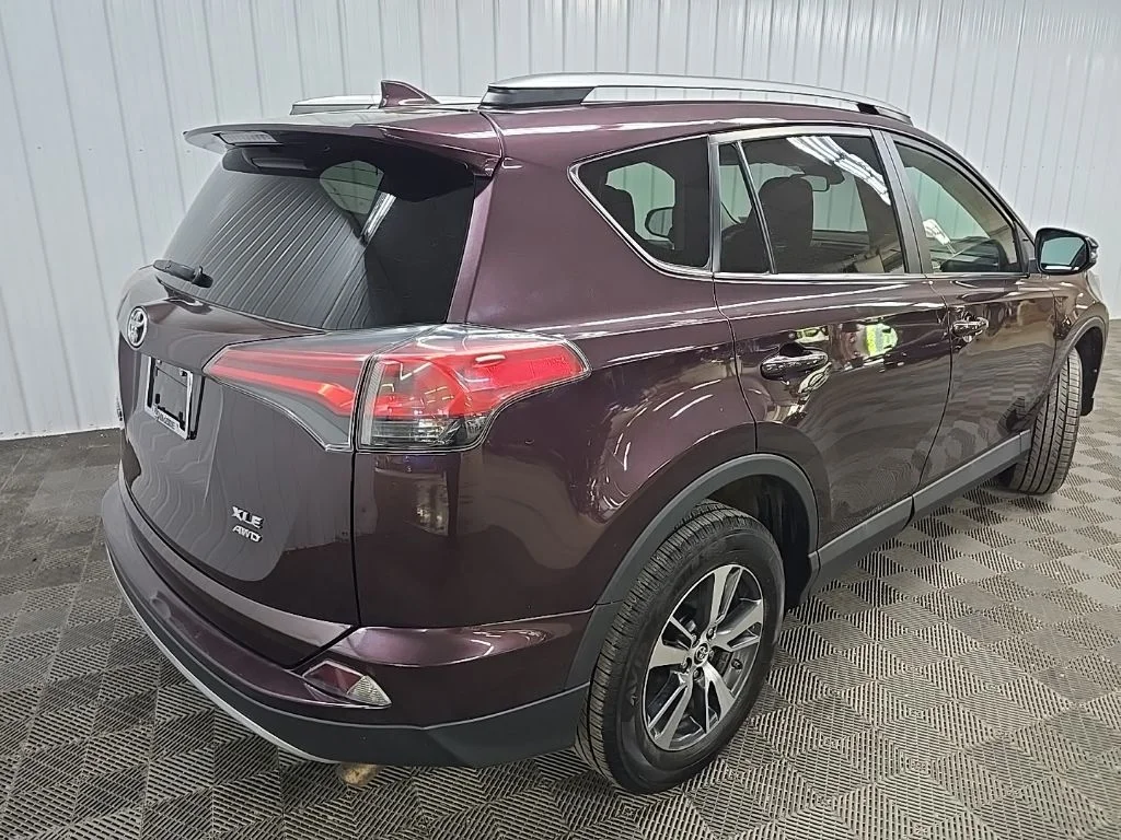 Used 2018 Black Toyota XLE image 10