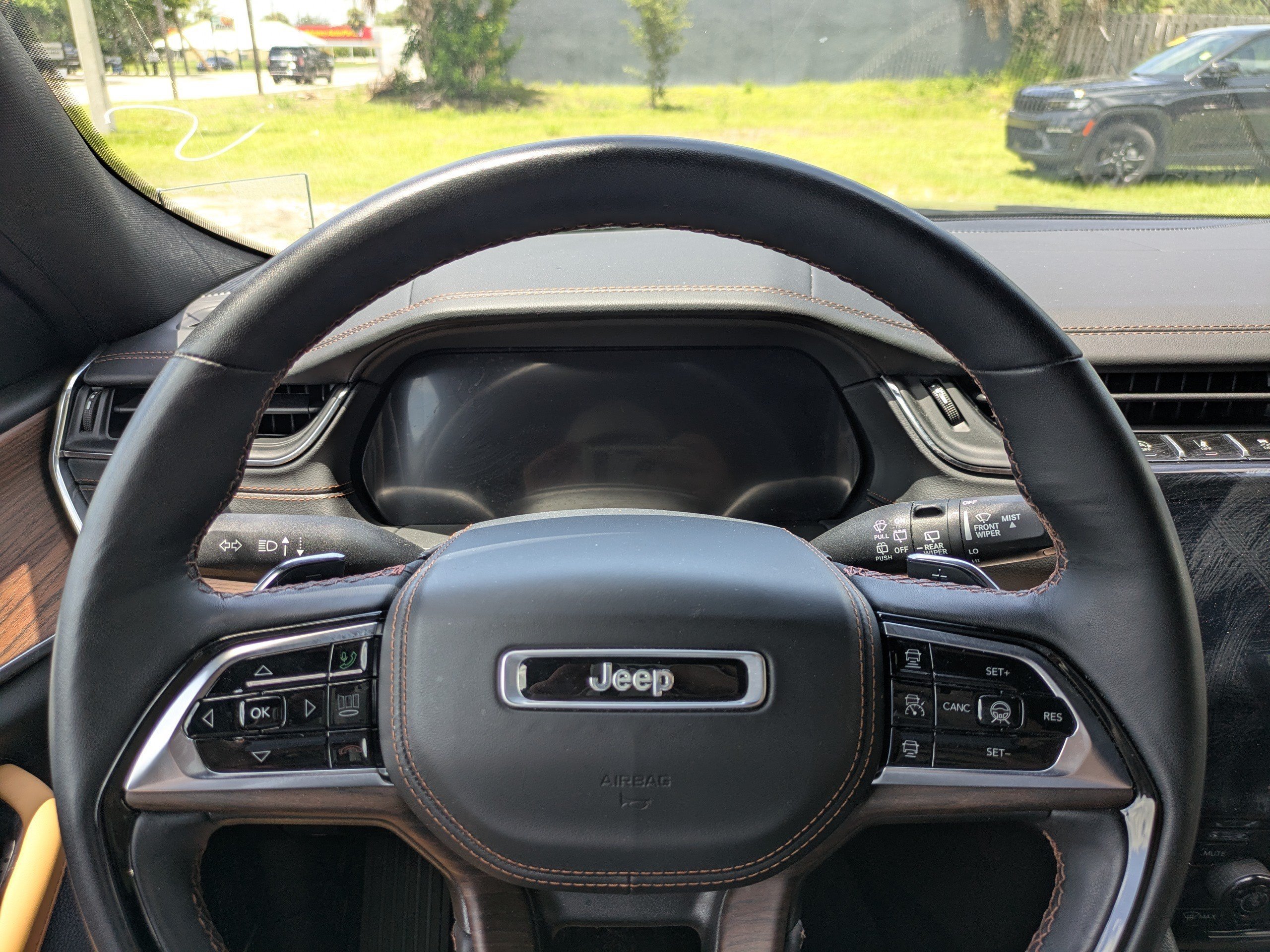 Used 2024 Diamond Black Crystal Pearlcoat Jeep Summit image 23