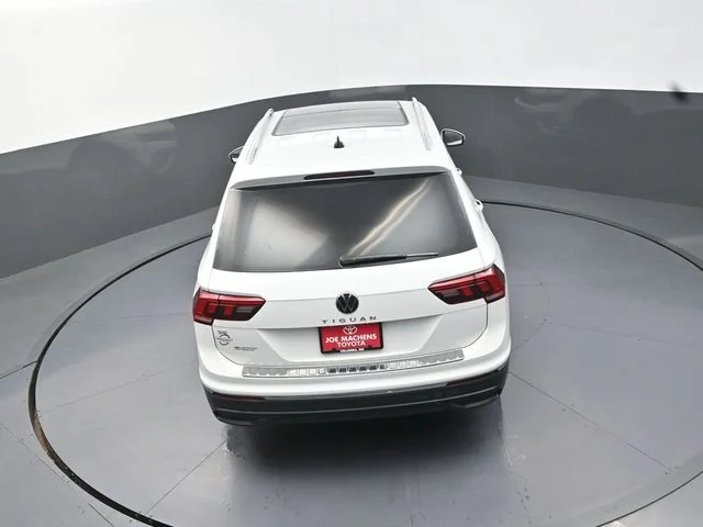 Used 2022 White Volkswagen 2.0T SE image 28