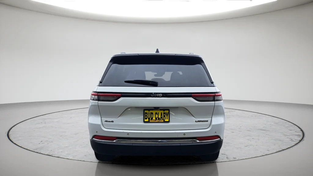 Used 2023 White Jeep Laredo image 4